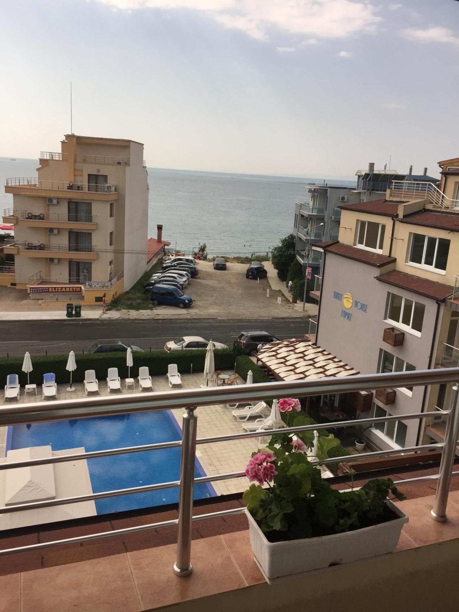 Семеен Комплекс Съни Хаус Aparthotel Несебър Екстериор снимка