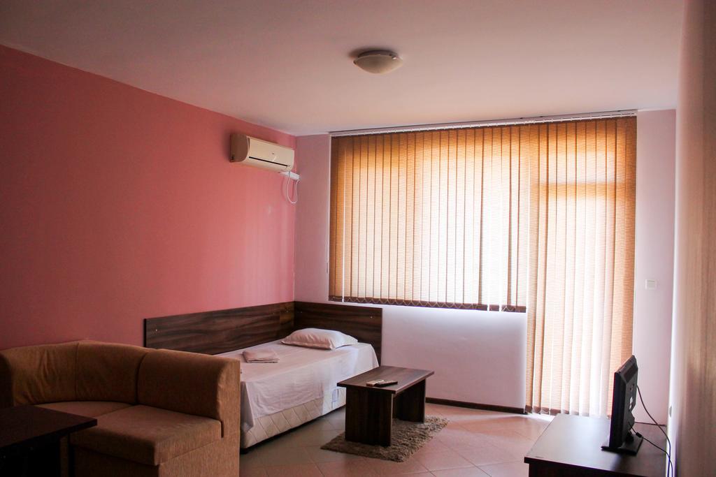 Семеен Комплекс Съни Хаус Aparthotel Несебър Екстериор снимка