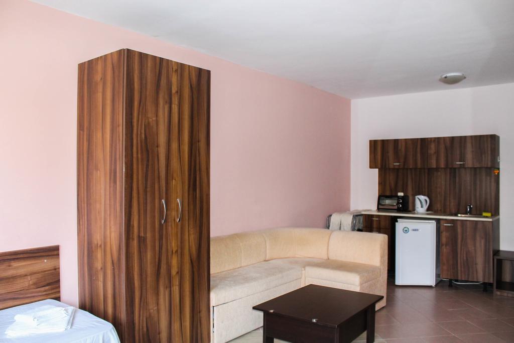Семеен Комплекс Съни Хаус Aparthotel Несебър Екстериор снимка