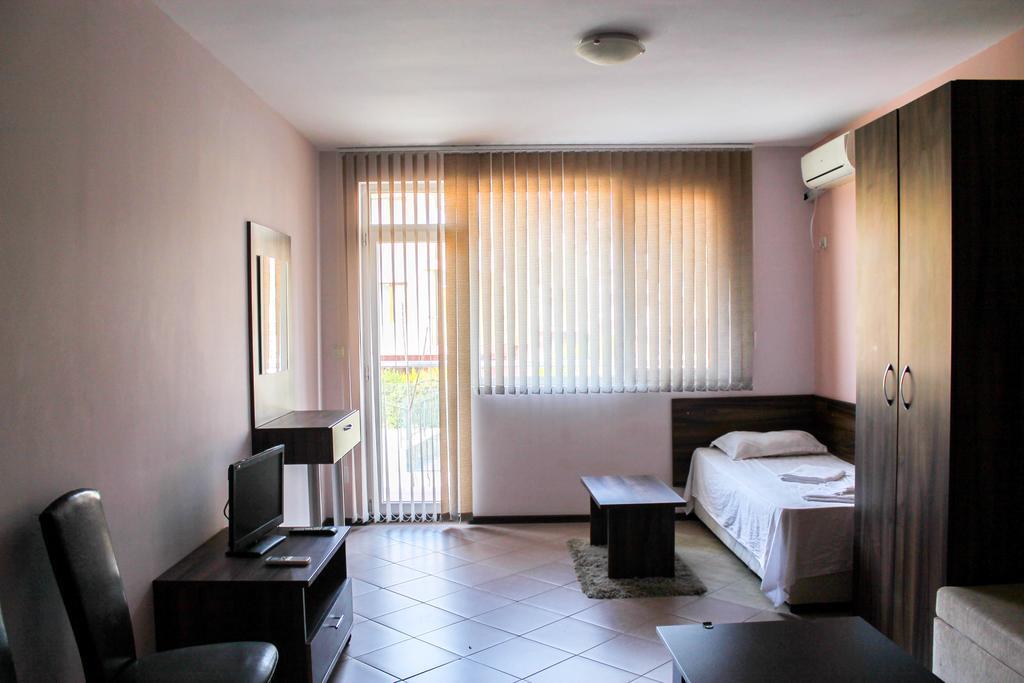 Семеен Комплекс Съни Хаус Aparthotel Несебър Екстериор снимка