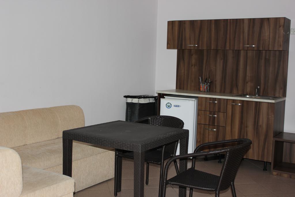 Семеен Комплекс Съни Хаус Aparthotel Несебър Екстериор снимка