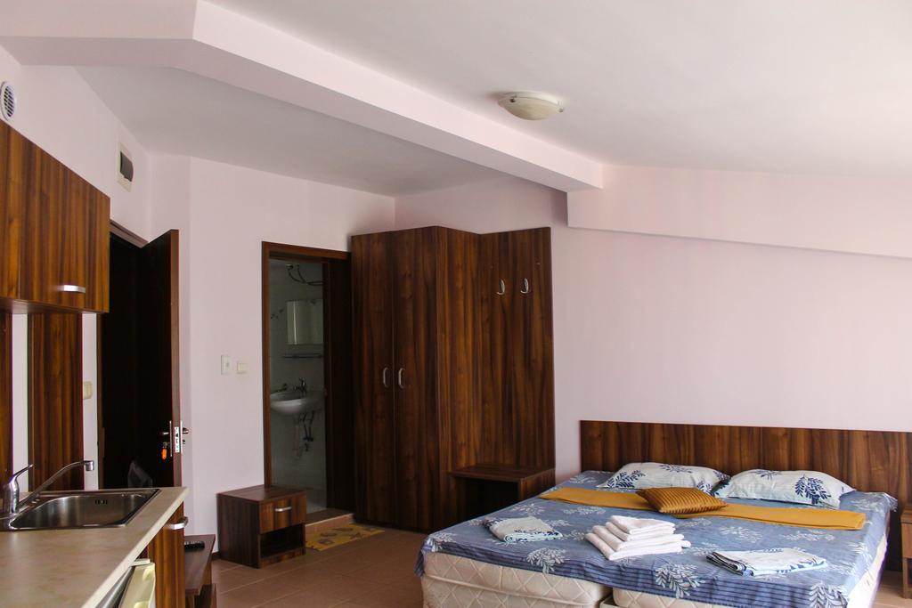 Семеен Комплекс Съни Хаус Aparthotel Несебър Екстериор снимка