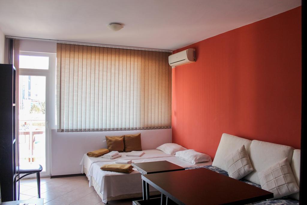 Семеен Комплекс Съни Хаус Aparthotel Несебър Екстериор снимка