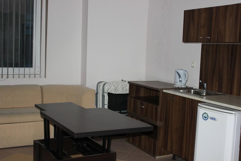 Семеен Комплекс Съни Хаус Aparthotel Несебър Екстериор снимка