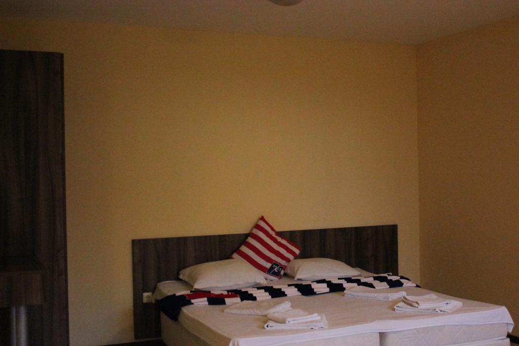 Семеен Комплекс Съни Хаус Aparthotel Несебър Екстериор снимка