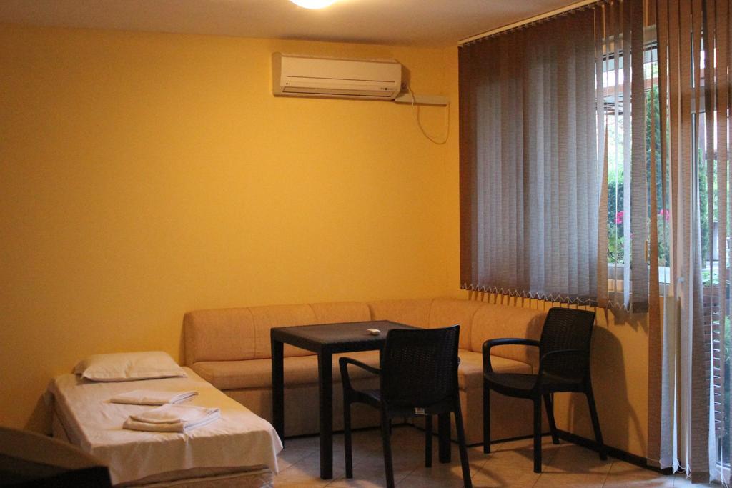 Семеен Комплекс Съни Хаус Aparthotel Несебър Екстериор снимка