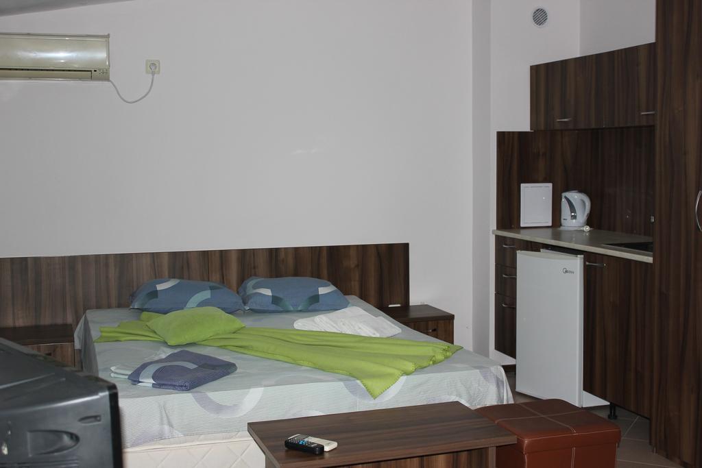 Семеен Комплекс Съни Хаус Aparthotel Несебър Екстериор снимка