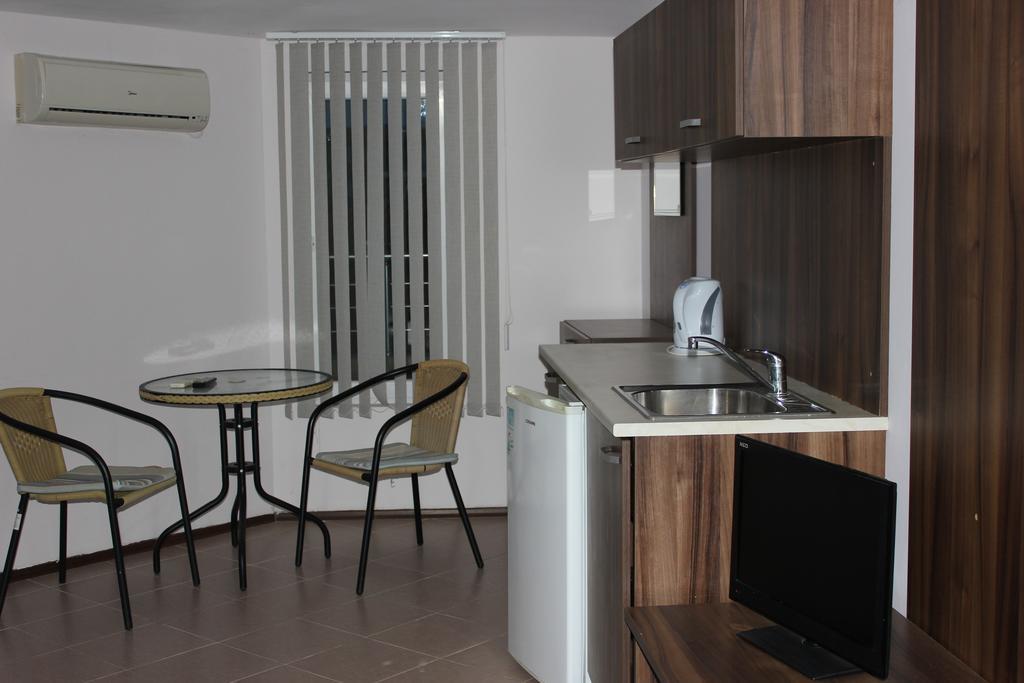 Семеен Комплекс Съни Хаус Aparthotel Несебър Екстериор снимка