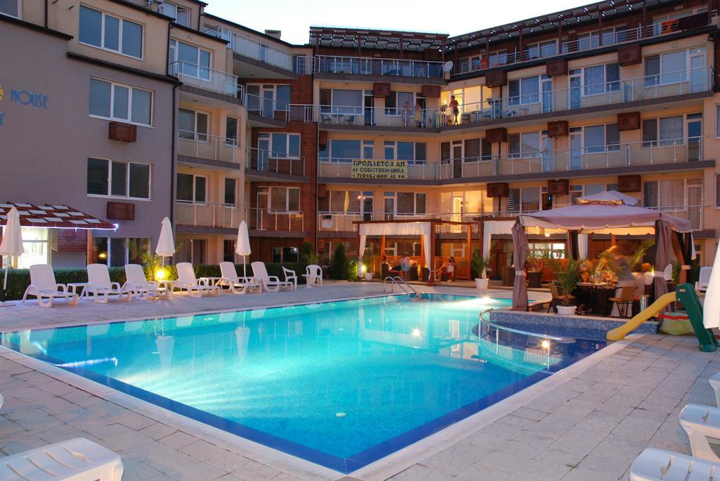 Семеен Комплекс Съни Хаус Aparthotel Несебър Екстериор снимка