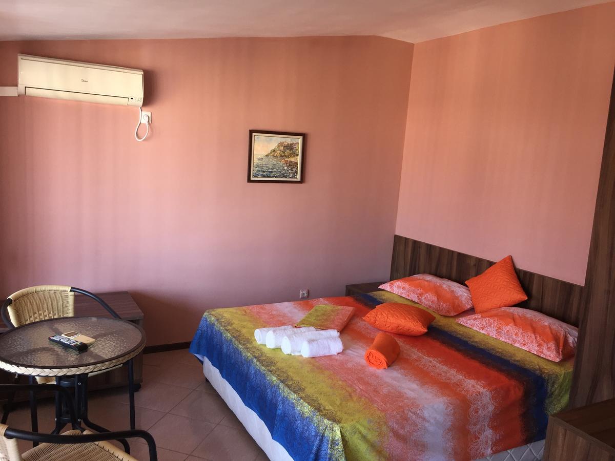Семеен Комплекс Съни Хаус Aparthotel Несебър Екстериор снимка