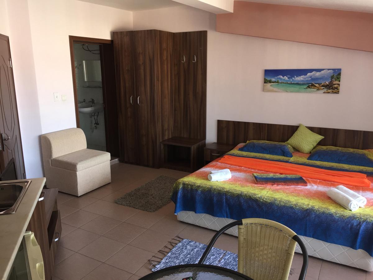 Семеен Комплекс Съни Хаус Aparthotel Несебър Екстериор снимка