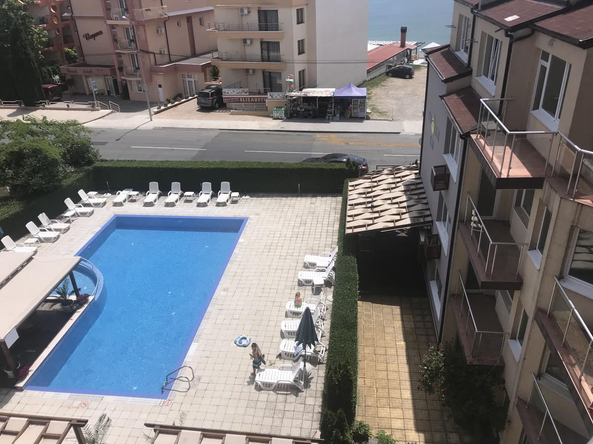 Семеен Комплекс Съни Хаус Aparthotel Несебър Екстериор снимка