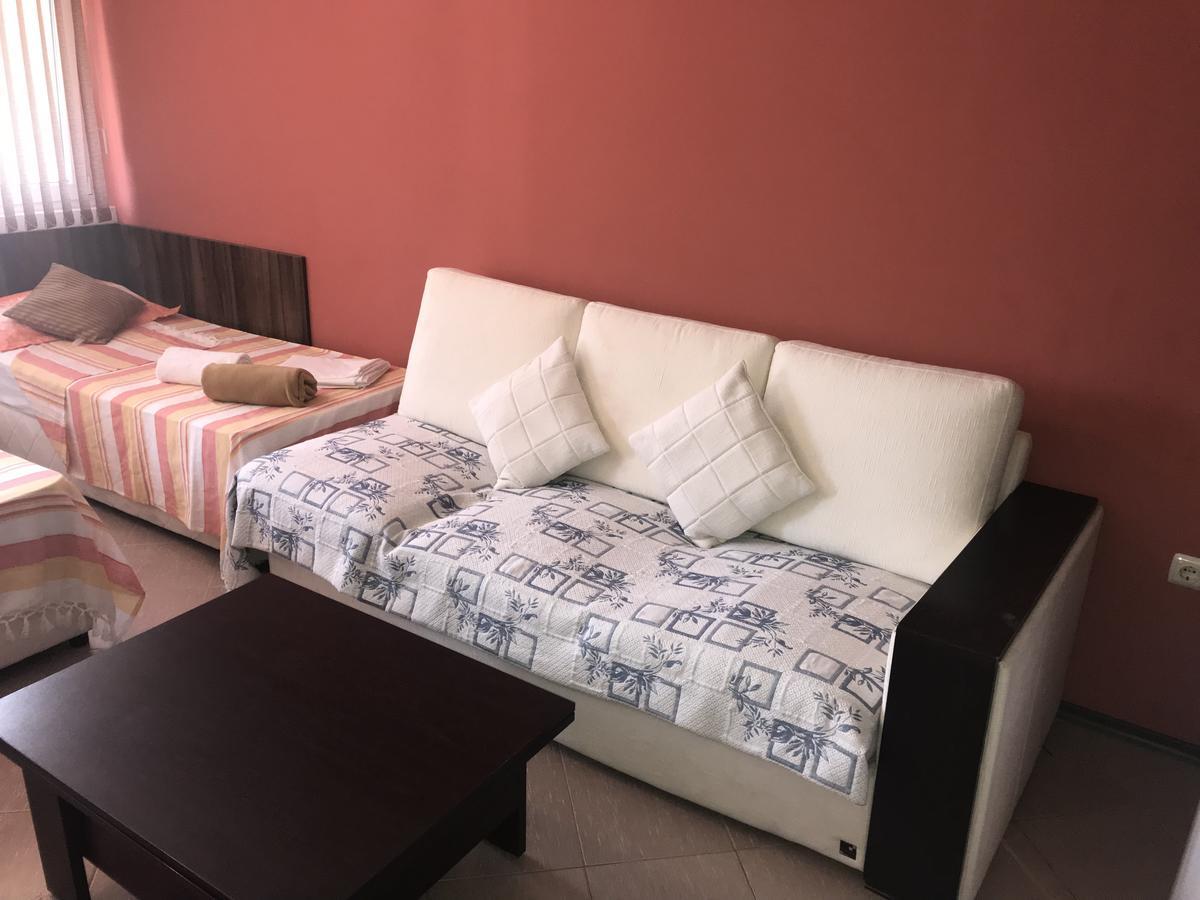 Семеен Комплекс Съни Хаус Aparthotel Несебър Екстериор снимка