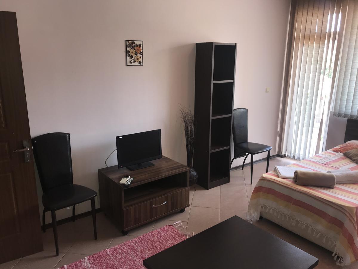 Семеен Комплекс Съни Хаус Aparthotel Несебър Екстериор снимка